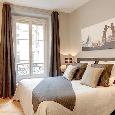 Apartment Halles Des Blancs Manteaux